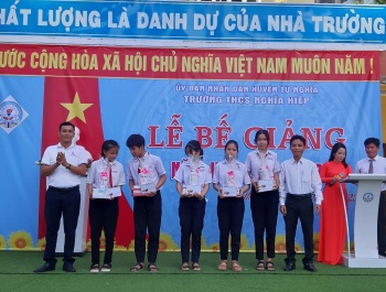 Tham dự lễ tổng kết năm học 2022-2023 tại trường trung học cơ sở xã Nghĩa Hiệp, huyện Tư Nghĩa, tỉnh Quảng Ngãi