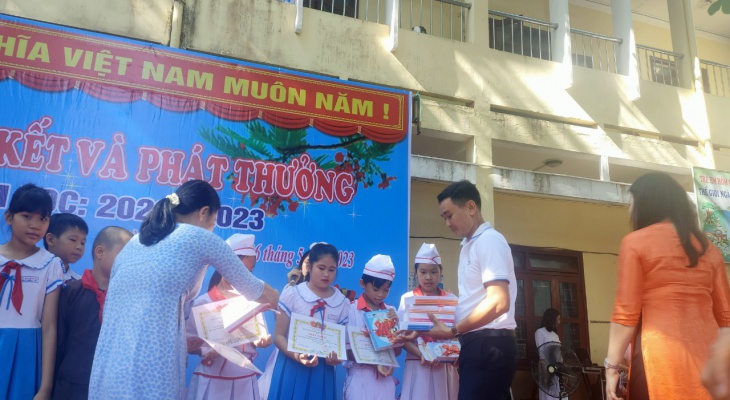 Trường tiểu học Trần Hưng Đạo, thành phố Quảng Ngãi - Buổi trao thưởng thành công