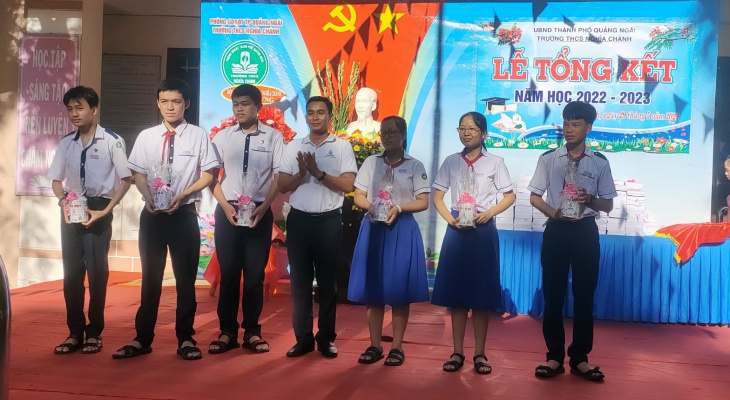 Lễ tổng kết năm học 2022 - 2023 tại trường trung học cơ sở Nghĩa chánh, thành phố Quảng Ngãi